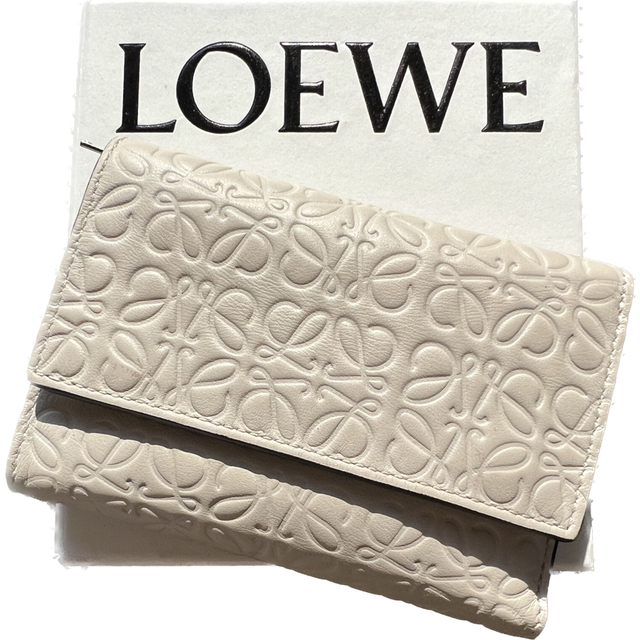 LOEWE(ロエベ)のLOEWEロエベ 　リピートアナグラム　三つ折り財布　ミニ財布 レディースのファッション小物(財布)の商品写真