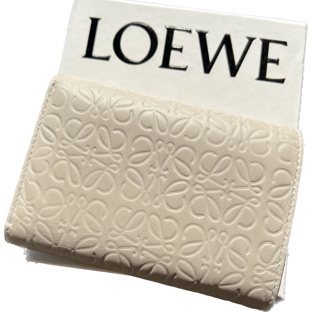 LOEWE(ロエベ)のLOEWEロエベ 　リピートアナグラム　三つ折り財布　ミニ財布 レディースのファッション小物(財布)の商品写真