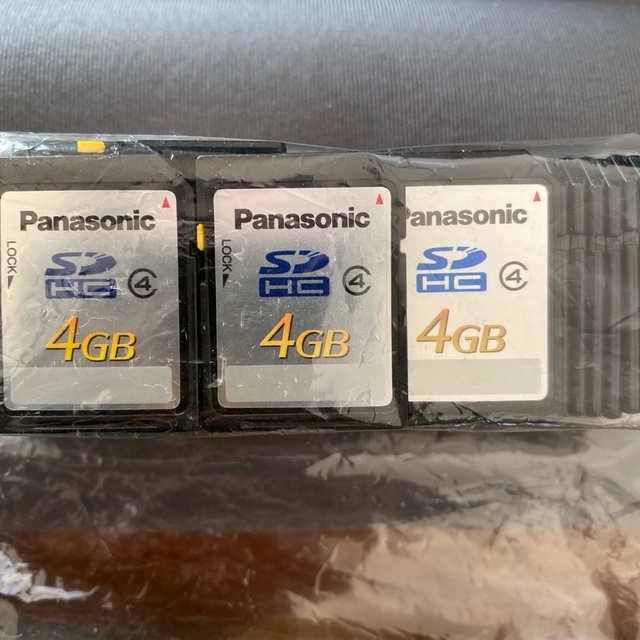 Panasonic(パナソニック)のPanasonic 未使用 ジャンク SDHC Class4 4GB 46枚 スマホ/家電/カメラのPC/タブレット(PC周辺機器)の商品写真