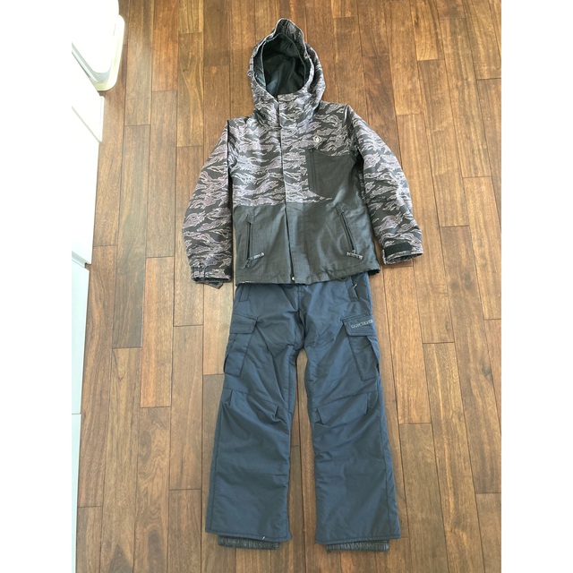 VOLCOM キッズ スノーボードウェア 上下セット