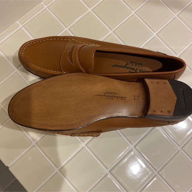 新品未使用 Salvatore Ferragamo ローファー送料無料匿名配送-