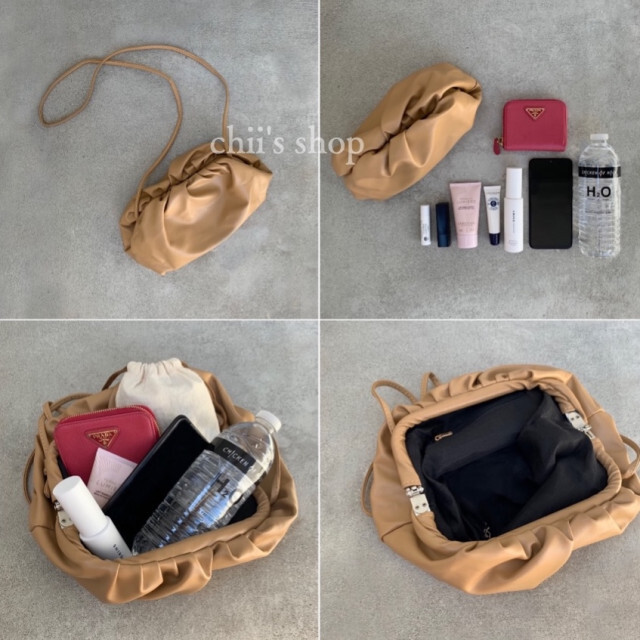 ガマグチギャザー ショルダーバッグ デザイン ベージュ レザー プチプラ 通販 レディースのバッグ(ショルダーバッグ)の商品写真