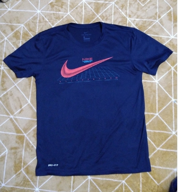 NIKE(ナイキ)のtシャツ レディースのトップス(Tシャツ(半袖/袖なし))の商品写真