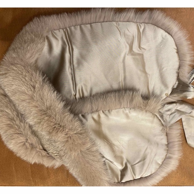 美品　SAGAFOX サガフォックス ショール　ベージュ レディースのジャケット/アウター(毛皮/ファーコート)の商品写真