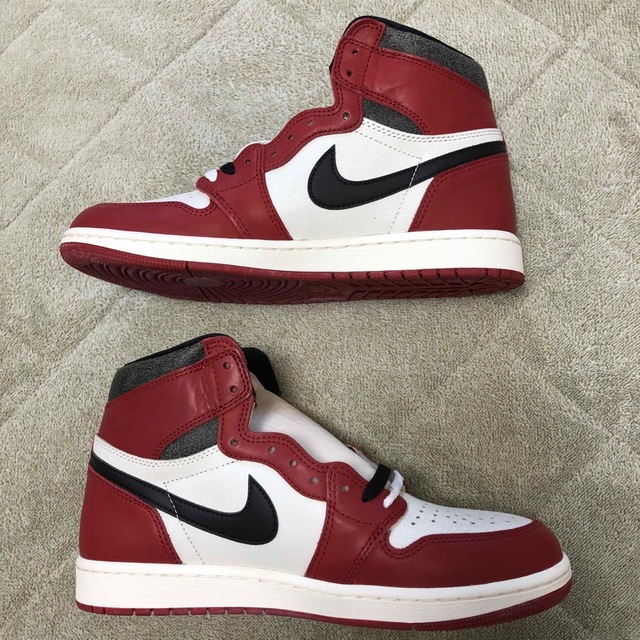 NIKE(ナイキ)のNike Air Jordan 1 High OG Chicago メンズの靴/シューズ(スニーカー)の商品写真