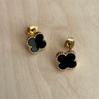 お花　ピアス　シェルフラワー　ピアス　ブラック(ピアス)