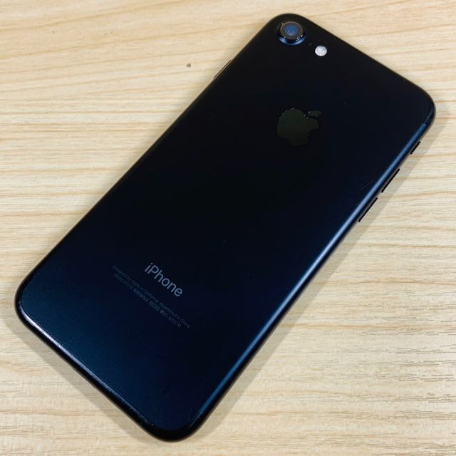 バッテリー100％ SIMﾌﾘｰ iPhone7 32GB P124