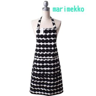 マリメッコ(marimekko)のmarimekko  マリメッコ   エプロン　ブラック  ラシィマット　ドット(収納/キッチン雑貨)