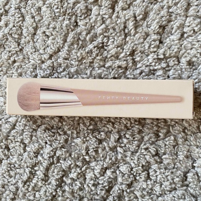 Sephora(セフォラ)の【新品未使用】fenty beauty ファンデーションブラシ コスメ/美容のメイク道具/ケアグッズ(ブラシ・チップ)の商品写真