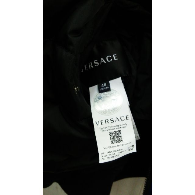 VERSACE(ヴェルサーチ)のヴェルサーチェ VERSACE  メデューサ リバーシブル ダウンジャケット メンズのジャケット/アウター(ダウンベスト)の商品写真