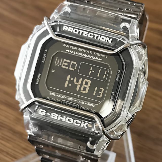 CASIO(カシオ)のG-SHOCK DW-D5600P [スケルトン] + メタル遊環 + バンパー メンズの時計(腕時計(デジタル))の商品写真