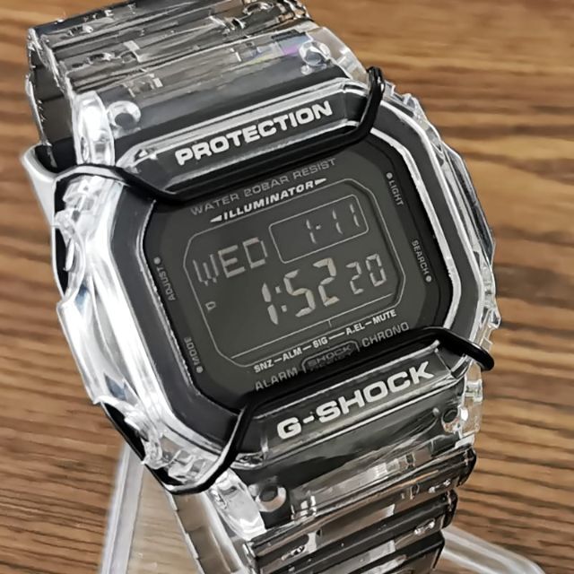 CASIO(カシオ)のG-SHOCK DW-D5600P [スケルトン] + メタル遊環 + バンパー メンズの時計(腕時計(デジタル))の商品写真