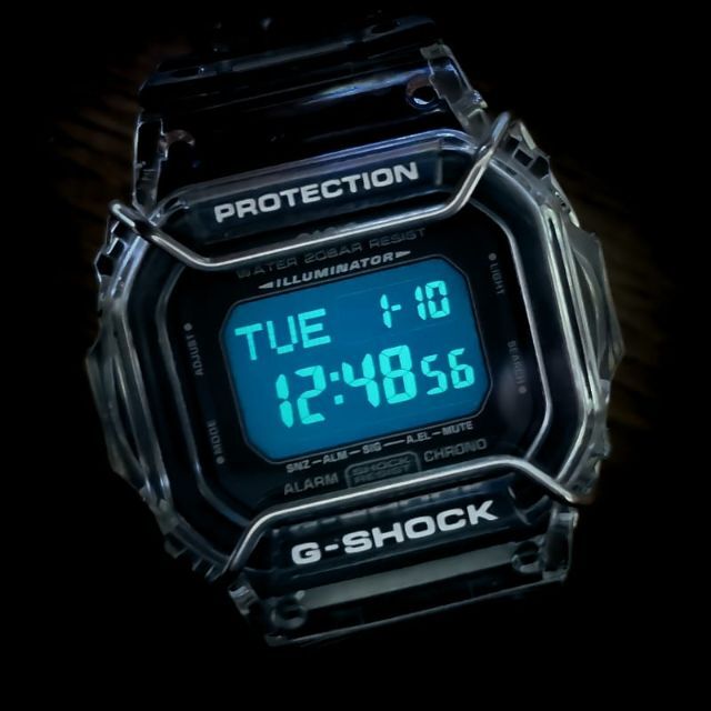 CASIO(カシオ)のG-SHOCK DW-D5600P [スケルトン] + メタル遊環 + バンパー メンズの時計(腕時計(デジタル))の商品写真