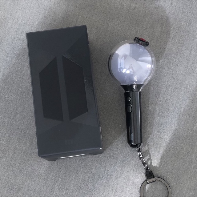 防弾少年団(BTS)(ボウダンショウネンダン)のBTS OFFICIAL LIGHT STICK KEYRING SE エンタメ/ホビーの声優グッズ(ペンライト)の商品写真