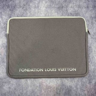 ルイヴィトン(LOUIS VUITTON)のフォンダシオン ルイヴィトン PCケース 13インチ グレー(その他)