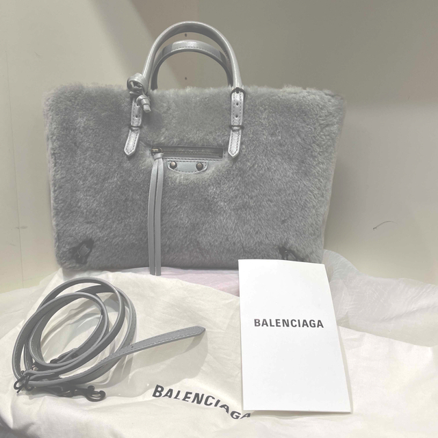 Balenciaga(バレンシアガ)のバレンシアガ　ミニトート　ムートン レディースのバッグ(トートバッグ)の商品写真