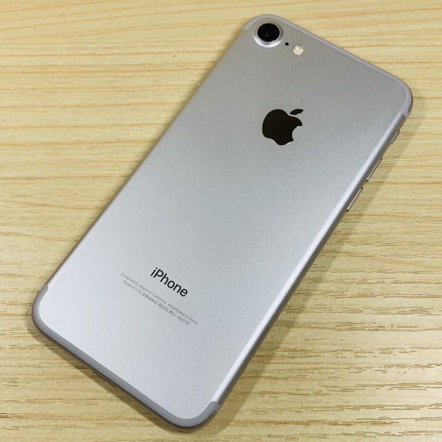 美品 ﾊﾞｯﾃﾘｰ99％ SIMﾌﾘｰ iPhone7 32GB P136