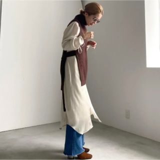 アメリヴィンテージ(Ameri VINTAGE)のAMERI ベスト　レイヤード　シャツニットベスト ロング ワンピース 茶色(ニット/セーター)