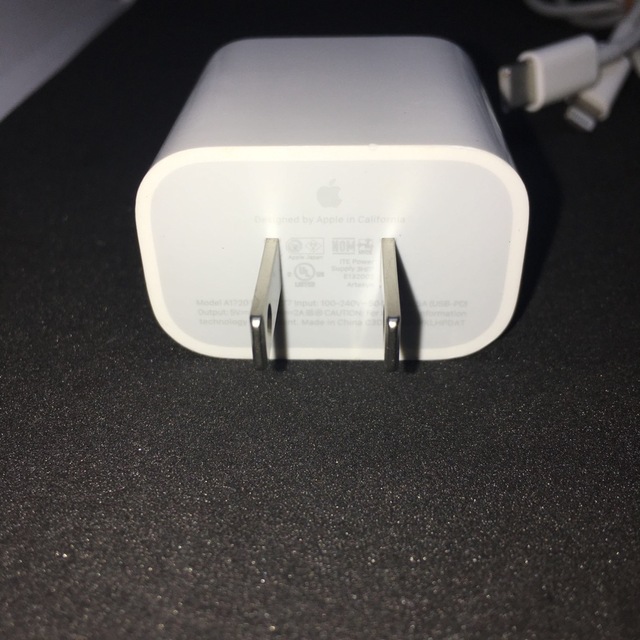 No.348 Apple 18W USB-C A1720 充電器　ACアダプタ スマホ/家電/カメラのスマートフォン/携帯電話(バッテリー/充電器)の商品写真