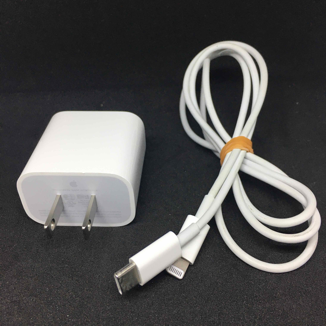 No.348 Apple 18W USB-C A1720 充電器　ACアダプタ スマホ/家電/カメラのスマートフォン/携帯電話(バッテリー/充電器)の商品写真