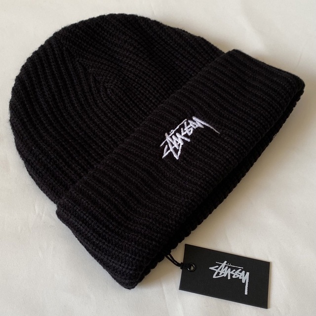 STUSSY(ステューシー)の海外限定❗️STUSSY ステューシー　カフ　ビーニー　ニット帽　ブラック メンズの帽子(ニット帽/ビーニー)の商品写真