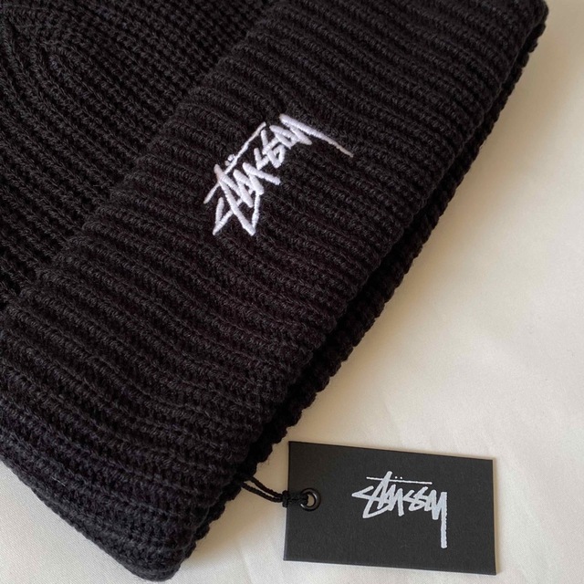 STUSSY(ステューシー)の海外限定❗️STUSSY ステューシー　カフ　ビーニー　ニット帽　ブラック メンズの帽子(ニット帽/ビーニー)の商品写真