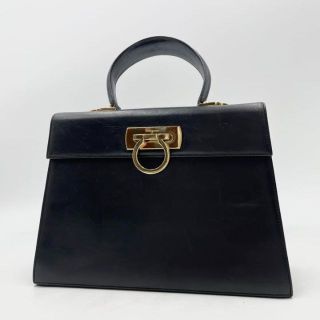 サルヴァトーレフェラガモ(Salvatore Ferragamo)の✨美品✨フェラガモ ガンチーニ ハンドバッグ フラップ レザー 黒 ゴールド金具(ハンドバッグ)