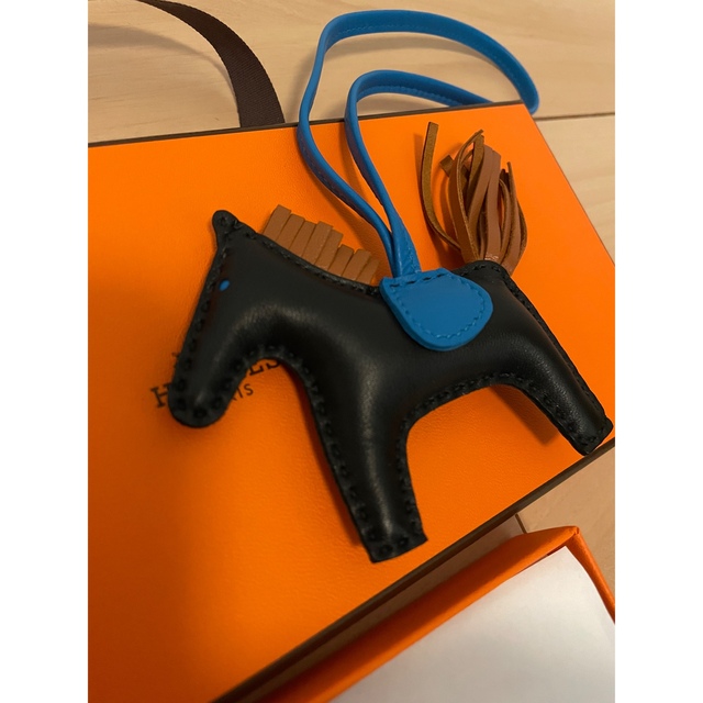 新品 直営店購入】HERMES ロデオ チャーム-