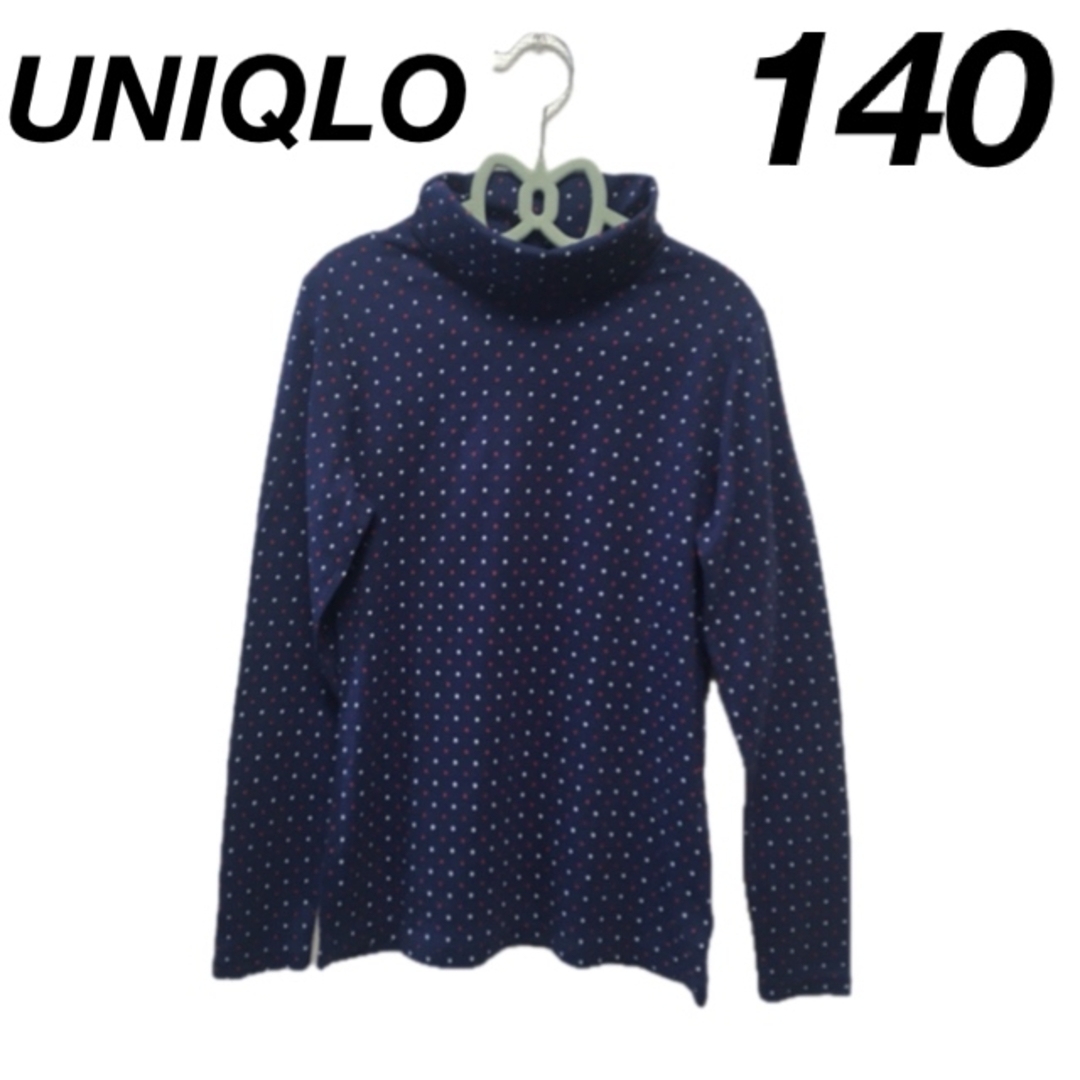 UNIQLO(ユニクロ)の新品　140cm タートルネックtシャツ　紺✖️ドット キッズ/ベビー/マタニティのキッズ服女の子用(90cm~)(Tシャツ/カットソー)の商品写真