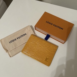 ルイヴィトン(LOUIS VUITTON)のルイヴィトン　エピ　カード入れ　箱付き(名刺入れ/定期入れ)