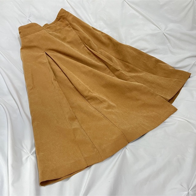 KBF+(ケービーエフプラス)のKBF+　ランダムタックアシンメトリースカート レディースのスカート(ロングスカート)の商品写真