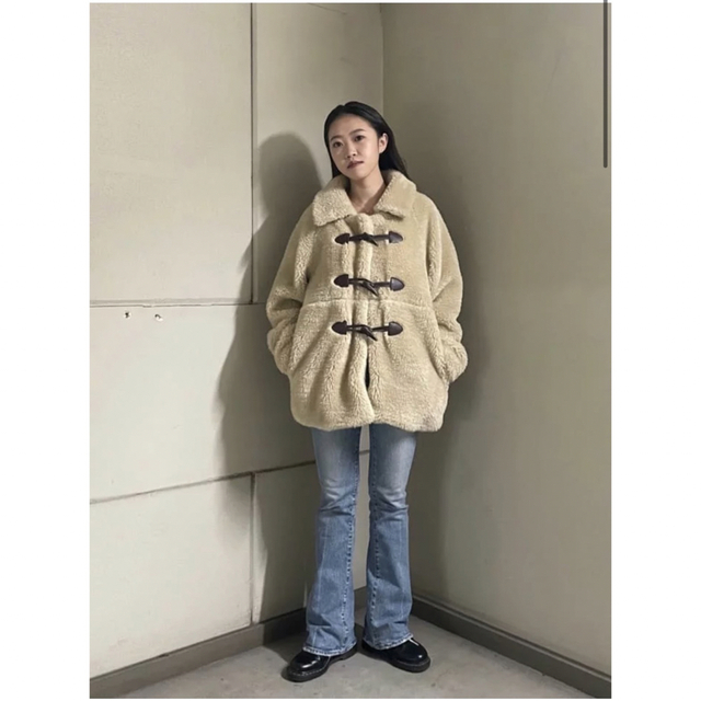 moussy(マウジー)の美品 moussy VOLUME F／FUR MIDDLE コート レディースのジャケット/アウター(毛皮/ファーコート)の商品写真