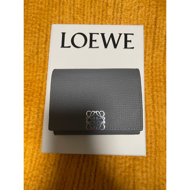 人気の春夏 LOEWE - 折り畳み財布 三つ折り財布 ウォレット 【最終値下