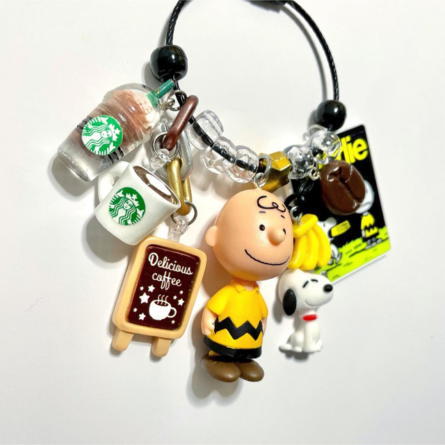 SNOOPY(スヌーピー)のバナナフラペチーノとコーヒーでひと休み🐶👦キーホルダー ハンドメイドのアクセサリー(キーホルダー/ストラップ)の商品写真