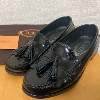 トッズ(TOD'S)の確約品　TOD'S タッセルローファー トッズ  35.5  22.5 23(ローファー/革靴)