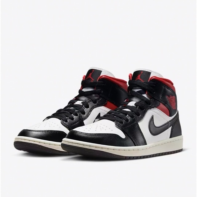 NIKE(ナイキ)のNike WMNS Air Jordan 1 Mid Black/Gym Red メンズの靴/シューズ(スニーカー)の商品写真