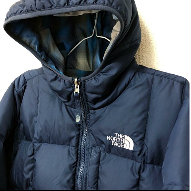 THE NORTH FACE(ザノースフェイス)の美品!ノースフェイス☆リバーシブルダウンジャケット 子供サイズ ネイビー キッズ/ベビー/マタニティのキッズ服男の子用(90cm~)(ジャケット/上着)の商品写真