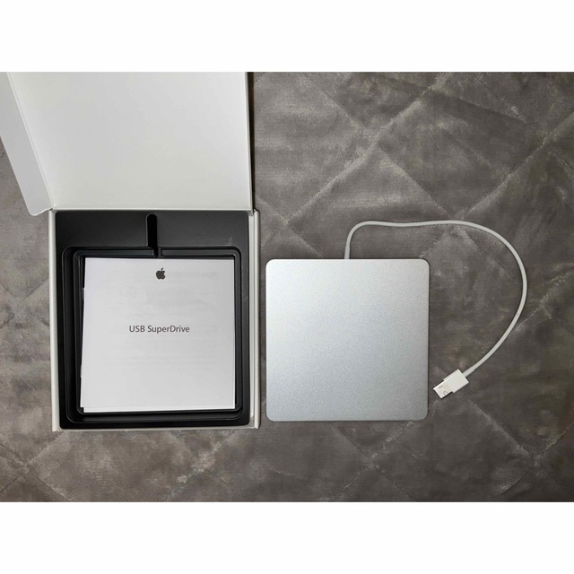 Apple USB Super Drive MD564ZM/A スマホ/家電/カメラのPC/タブレット(PC周辺機器)の商品写真