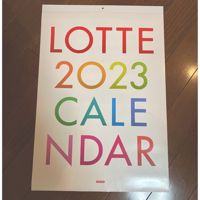 【新品】LOTTE カレンダー 非売品（匿名配送） エンタメ/ホビーのタレントグッズ(アイドルグッズ)の商品写真