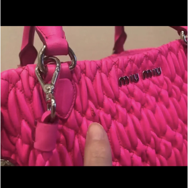 miumiu(ミュウミュウ)のMIUMIU ミュウミュウ ビジュー ハンドバッグ ♡ バッグ ピンク レディースのバッグ(ハンドバッグ)の商品写真