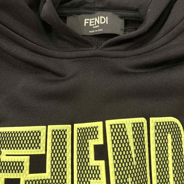 FENDI(フェンディ)の激レア　美品FENDI パーカーセットアップ　ブラック×イエロー メンズのスーツ(セットアップ)の商品写真