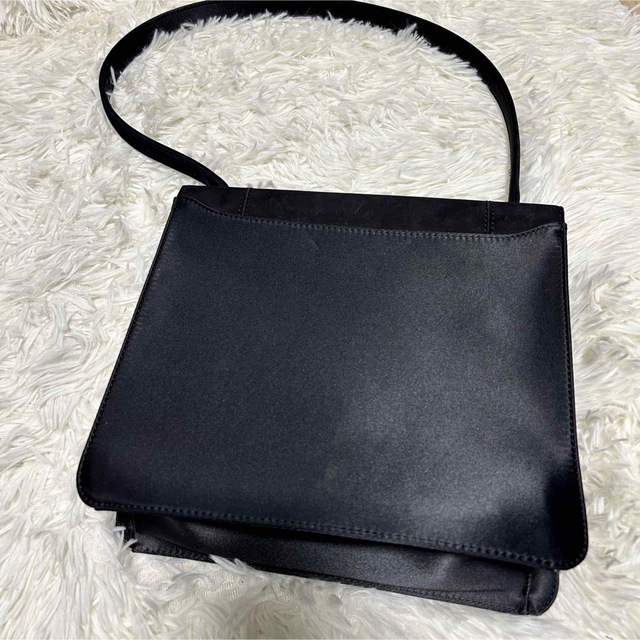 Courreges(クレージュ)の美品✨courregesクレージュ　ハンドバッグ　スエード　ベロア　ブラック　黒 レディースのバッグ(ハンドバッグ)の商品写真