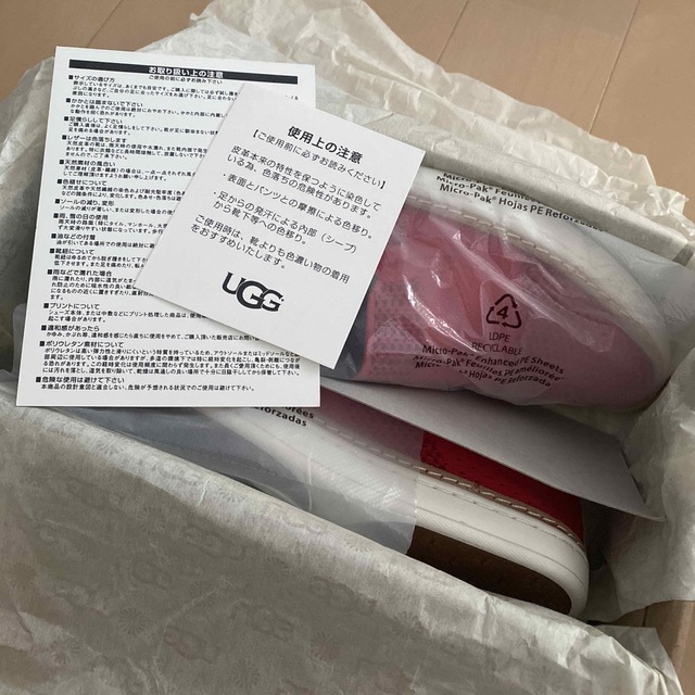 UGG(アグ)のUGG SAMMY アグ　サミー　スリッポン　スニーカー　レッド　22.5cm レディースの靴/シューズ(スニーカー)の商品写真