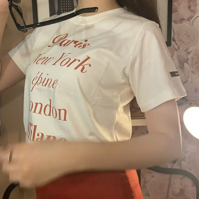 épine(エピヌ)の【epine】シティロゴTシャツ レディースのトップス(Tシャツ(半袖/袖なし))の商品写真