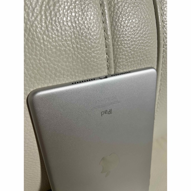 ★美品★ Apple iPad mini4 128GB SIMフリー シルバー