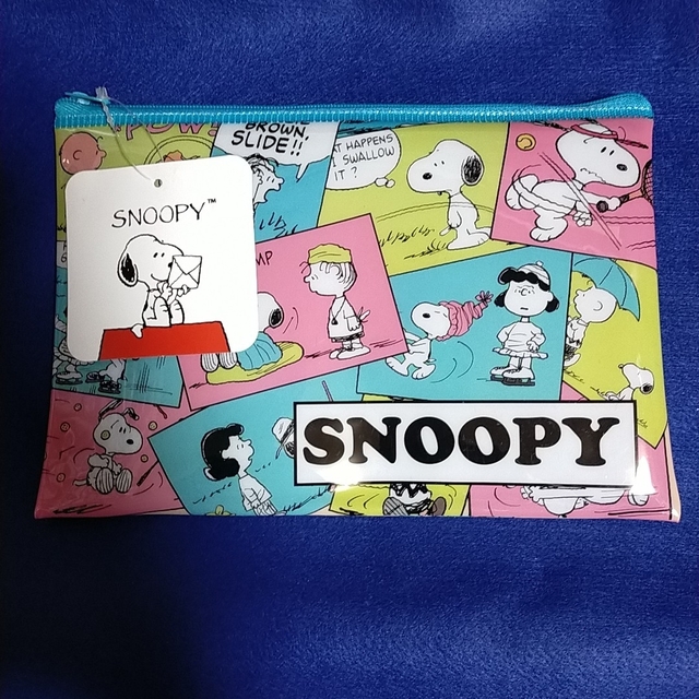 SNOOPY(スヌーピー)のスヌーピー　平型ポーチ　カラー エンタメ/ホビーのおもちゃ/ぬいぐるみ(キャラクターグッズ)の商品写真