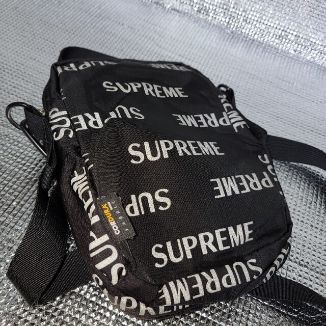 supreme　ショルダー　スマホショルダー　バッグ　カバン　リュック