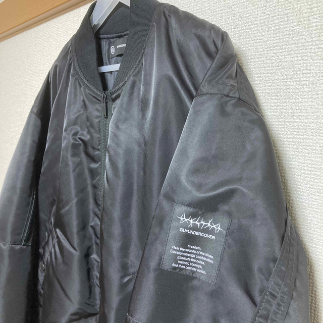 GU(ジーユー)のGU✖︎UNDERCOVER メンズ MA-1 ブルゾン メンズのジャケット/アウター(ブルゾン)の商品写真