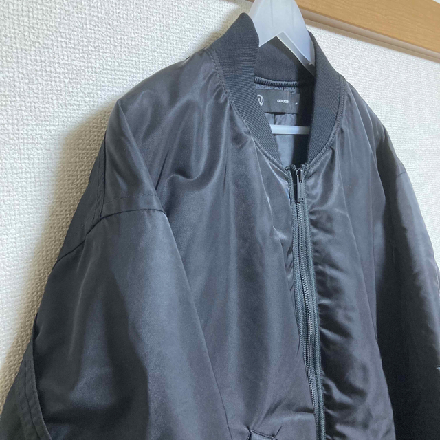 GU(ジーユー)のGU✖︎UNDERCOVER メンズ MA-1 ブルゾン メンズのジャケット/アウター(ブルゾン)の商品写真