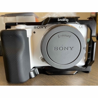 カメラ デジタルカメラ SONY - SONY VLOGCAM ZV-E10(W) リグとバッテリーセット！の 